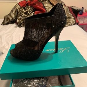 Women’s size 8 shoes